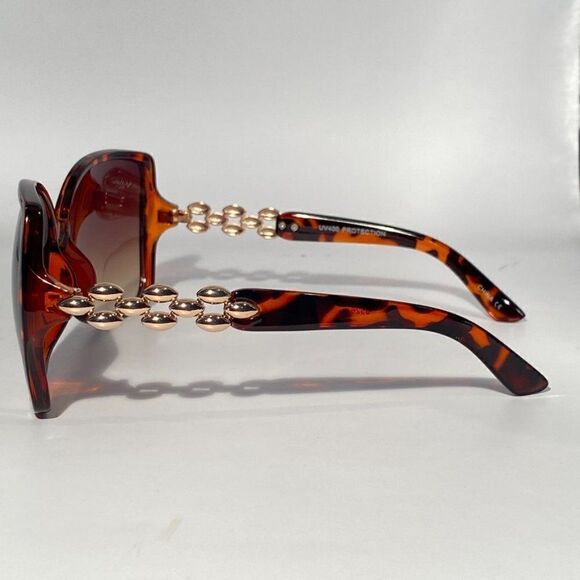 Oversize Tortoise Sunglasses With Silver Detail on Arm New main image 12